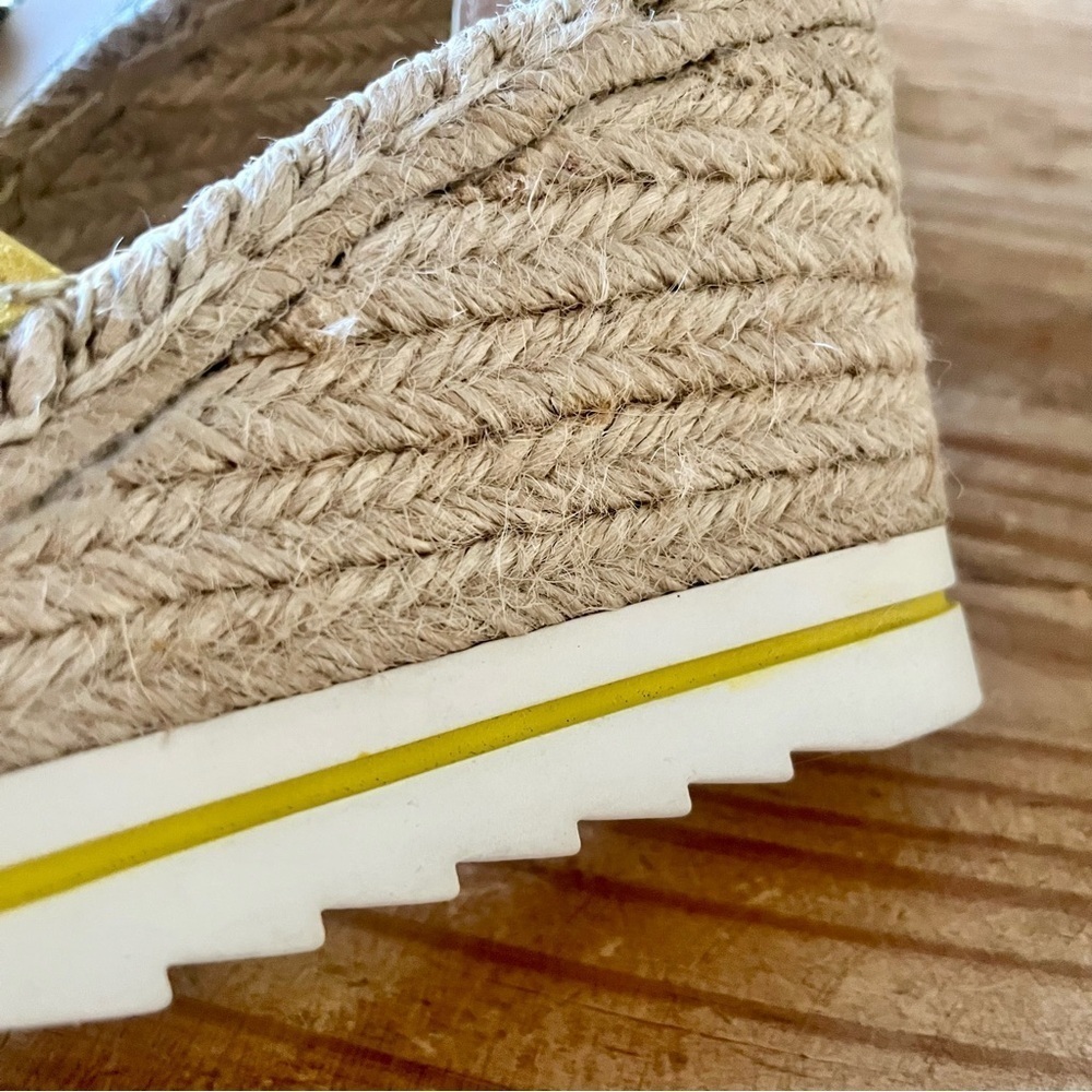 Marc Fisher Sammy Yellow Suede Espadrille Wedge Platform Sandel 9.5 NWOB - Picture 4 of 16